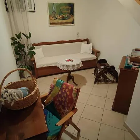 Retro Wooden House 3* Gaios