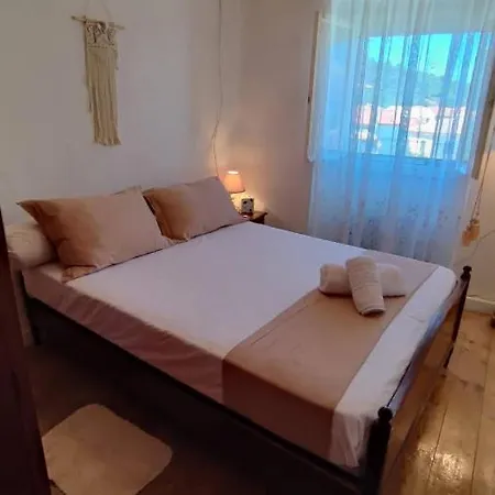 Retro Wooden House Hotel 3*