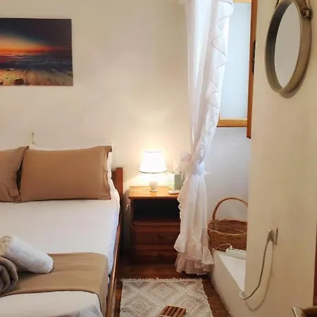 Retro Wooden House Hotel 3*