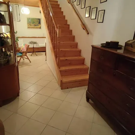 Retro Wooden House Hotel Gaios