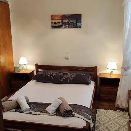 Retro Wooden House Hotel Gaios